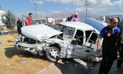 İki Araç çarpıştı: 2'si ağır 15 yaralı