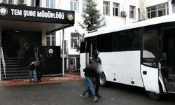 Market taşlayan 3 kişi yakalandı