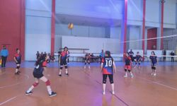OKUL SPORLARI VOLEYBOL MAÇLARIYLA BAŞLADI