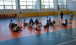 ENGELLİLER HAFTASINDA OTURARAK VOLEYBOL MAÇI