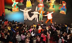 Minik öğrenciler tiyatro oyunuyla eğlendi