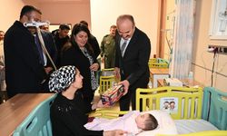 Hastaların yeni yıllarını kutladı