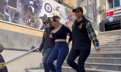 Sosyal medyadan müstehcen yayın yapan kadın tutuklandı, eşi serbest