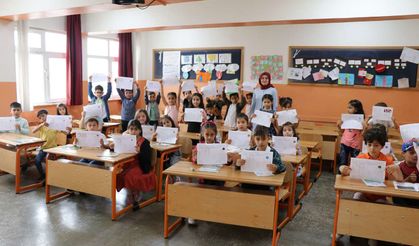 Yaklaşık 20 milyon öğrenci karnesini alarak tatile çıkıyor
