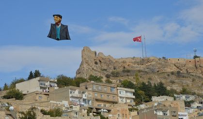 Mardin semalarında Atatürk posterli uçurtma uçuruldu