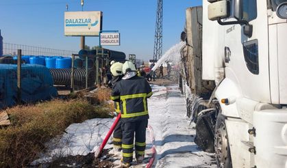 Mardin'de 2 tır ile SUV tipi araç çarpıştı: Tır alev aldı