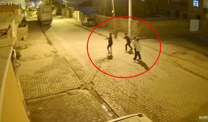 Ev taşlayıp, camları kırdılar