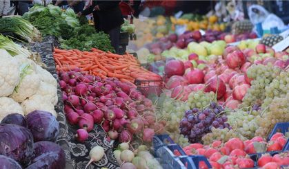 Kış Mevsimin Vitamin deposu sebze ve meyveler tezgahta