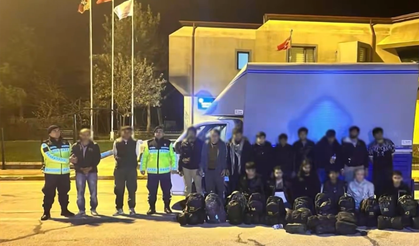 972 düzensiz göçmen ile 55 göçmen kaçakçılığı organizatörü yakalandı