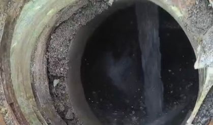 FARK EDİLMEYEN SU KAÇAĞINI BASKİ EKİPLERİ ORTAYA ÇIKARDI