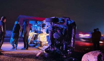 İşçi servisi devrildi: 16 yaralı