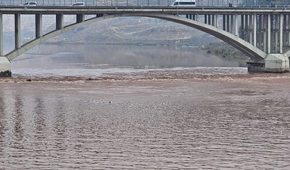 Şırnak Cizre’de Dicle Nehri kızıla boyandı: İlçeye su verilmeyecek