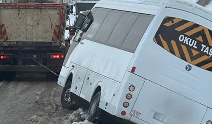 Kanatlı Köyü’nde Mahsur Kalan Okul Servisi Kurtarıldı