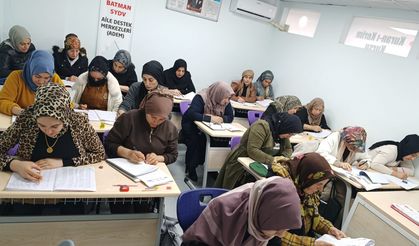 Kadınlar Okuma Yazmayla Yeni Bir Başlangıç Yapıyor