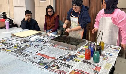 Engelli bireyler için ebru sanatı dolu bir gün yaşandı