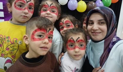 Minik Ellerden Rengârenk Hayaller