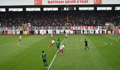 VALİ CANALP TRİBÜNDEN DESTEK VERDİ, LİDER BATMAN PETROLSPOR KRİTİK MAÇI KAZANDI