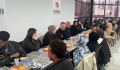 Dünyanın Dört Bir Yanından Gelen Öğrenciler Aynı İftar Sofrasında Buluştu