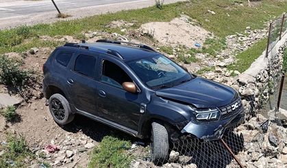 Bayram Yolunda Korkutan Kaza: Otomobil Savruldu, 2 Kişi Yaralandı