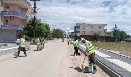 KORİK MAHALLESİNDE TEMİZLİK ÇALIŞMASI