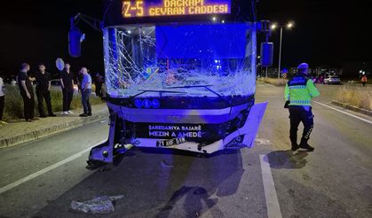 Otobüs ile Otomobil Çarpıştı, 2 Kişi Hayatını Kaybetti
