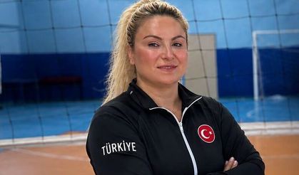 Esra Yılmaz Voleybol Milli Takım Kadrosunda