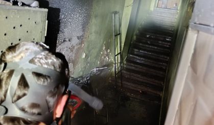 Apartman Girişinde Çıkan Yangın Paniğe Neden Oldu