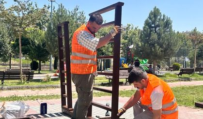 Yaz Aylarında Parklarda Bakım Ve Onarım Çalışmaları Sürüyor