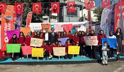 Sasonlu Öğrenciler Kitap Fuarında