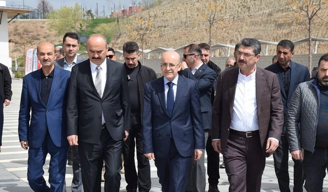 Bakan Şimşek bayram ziyareti için Batman'a geldi