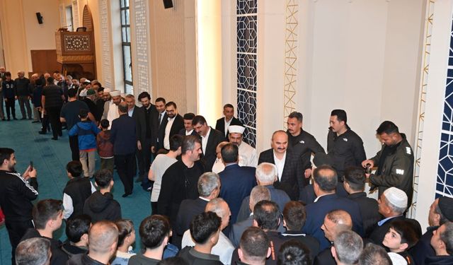 Vali Canalp ve Milletvekili Nasıroğlu, Bayramda Halkla Buluştu