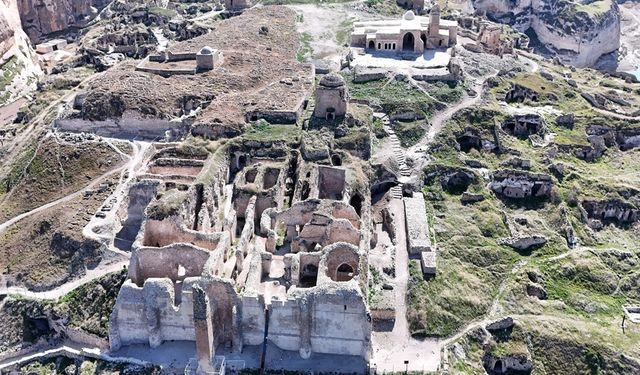 Batman Hasankeyf'te 1600 yıllık tarihi eser bulundu. Kazı çalışmalarında kaç eser bulundu?