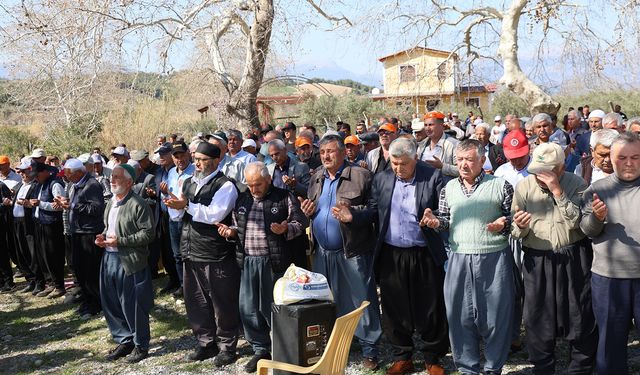 Mahalleli yağmur duasına çıktı