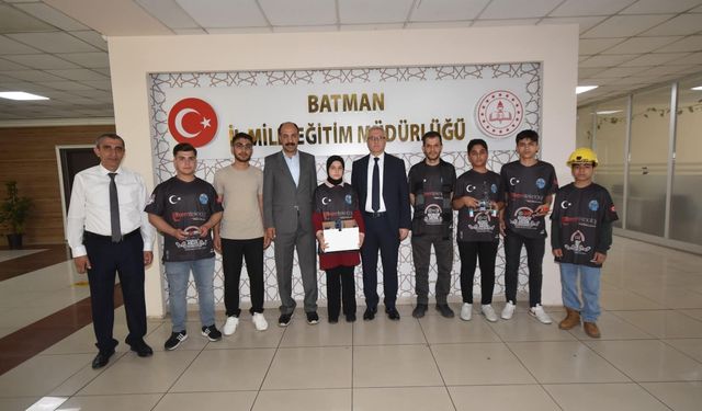 Yunanistan’da Derece Yapan öğrenciler, İl Müdürünü Ziyaret Etti