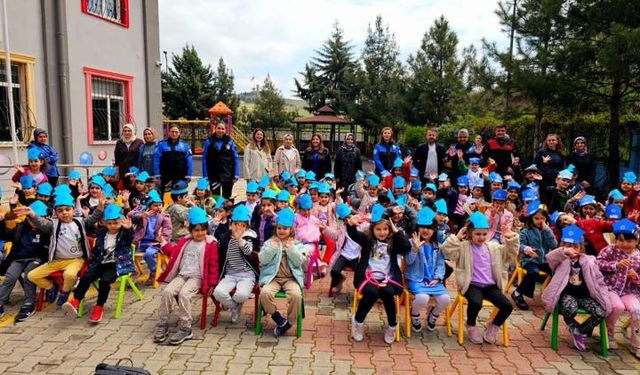 Batman Polisi Minik Kalplere Güvenliği Aşılıyor