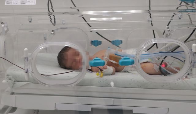 30 bin doğumda bir görülen hastalıkla doğan bebek, ameliyat edildi