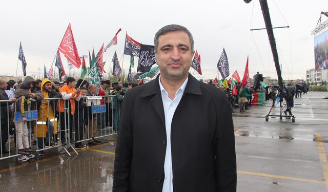 Toplumun dirilişi Peygamber sevgisiyle başlar
