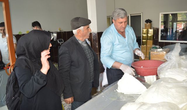 Siirt’te yeni sezon peynir tezgâhlara girdi, üretici artan maliyetler nedeniyle dert yanıyor