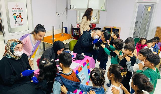 Miniklere Sağlıklı Gülüş Eğitimi