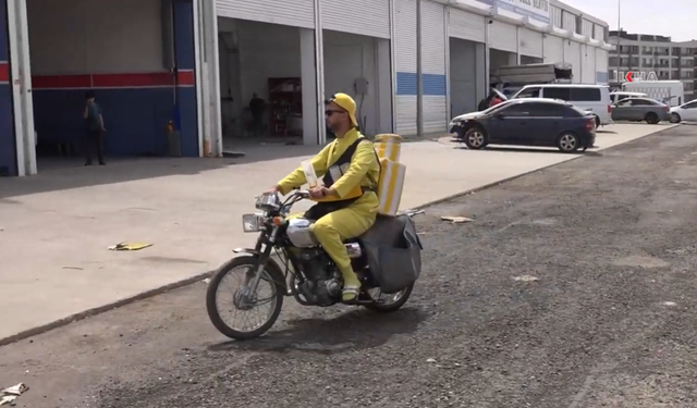 Batmanlı Ahmet, Motosikletle limonata satarak geçimini sağlıyor