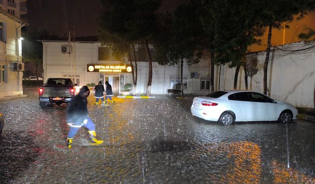 Siirt’te sağanak hayatı olumsuz etkiledi