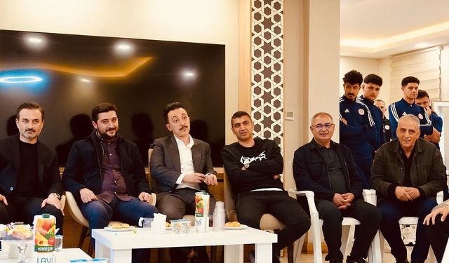 Batman Petrolspor yönetimi futbolcularla bayramlaştı. Galibiyet sözü aldı