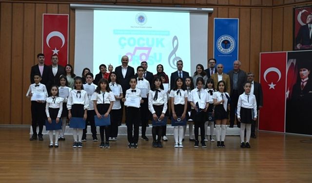 Batman Üniversitesi Çocuk Korosundan 23 Nisan Konseri