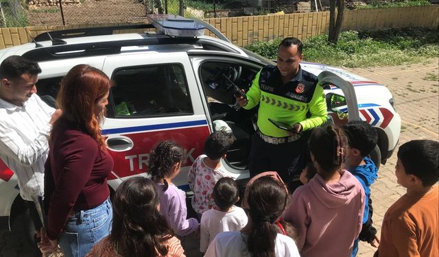 Jandarmadan Öğrencilere Trafik Eğitimi ve Servis Denetimi