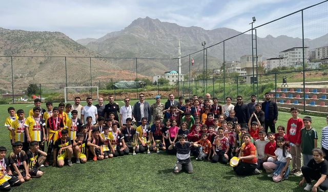 Sason’da 160 Öğrencinin Ter Döktüğü Futbol Turnuvası Nefes Kesti