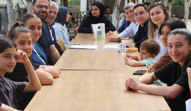 Kaymakam ve Belediye Başkanı Öğrencilerle Kahvaltıda buluştu