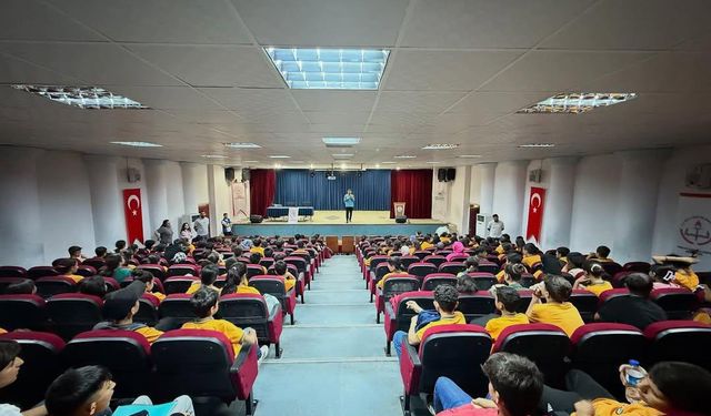 Gençlik Ahlakla Buluştu: Kozluk’ta Değer Dolu Söyleşi