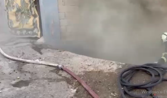 Batman’da, bodrumda istiflenen samanlar yandı