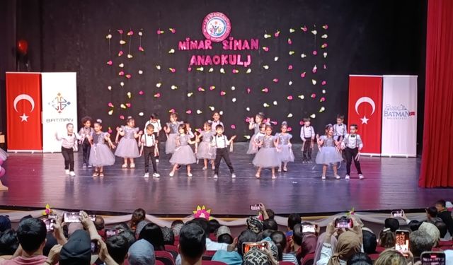 Miniklerden Büyük Gösteri: Mimar Sinan Anaokulu Salonu Alkışa Boğdu