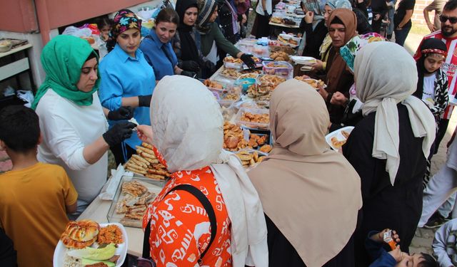 MİNİK KALPLERDEN GAZZE İÇİN BÜYÜK DAYANIŞMA